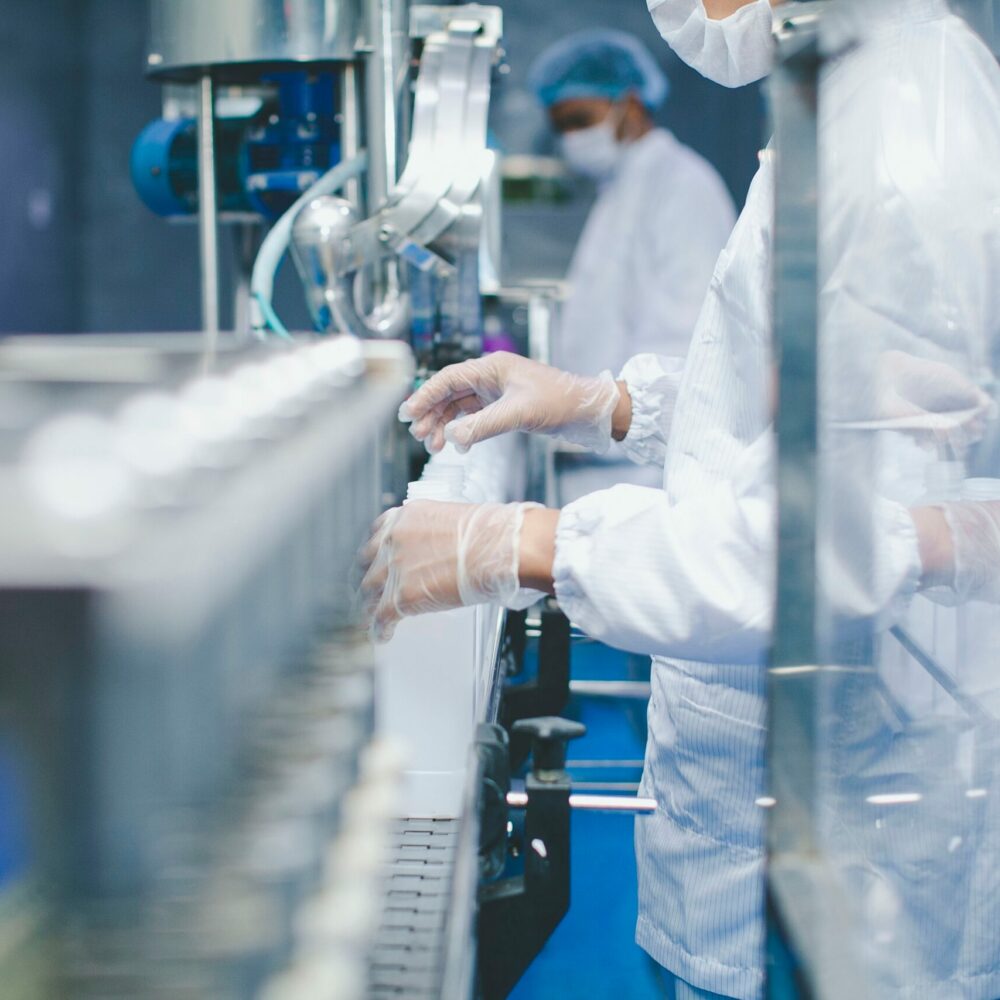 people-at-line-production-2026-01-06-09-29-30-utc